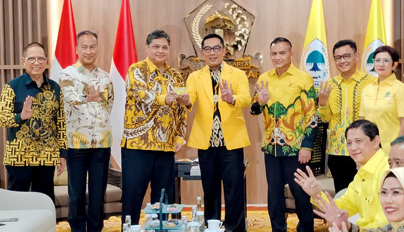 Ridwan Kamil Pakai Jas Kuning, Resmi Masuk Partai Golkar  - Bagian 3