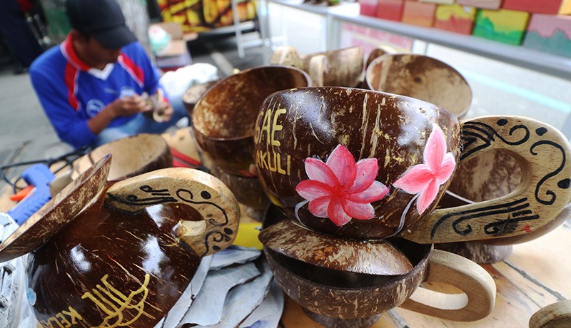 Kerajinan Cangkir Batok Kelapa Buatan Napi Lapas Kediri - Bagian 2