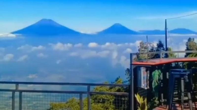 Melihat Keindahan Gunung Telomoyo dari Ketinggian 1.864 Mdpl, Serasa Terbang ke Langit 