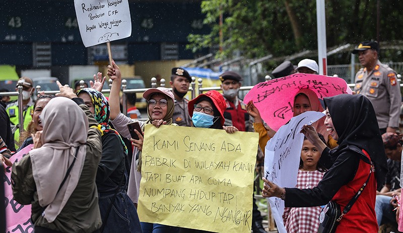 Minta Lowongan Kerja, Ratusan Warga Datangi Gudang Lazada Depok - Bagian 2