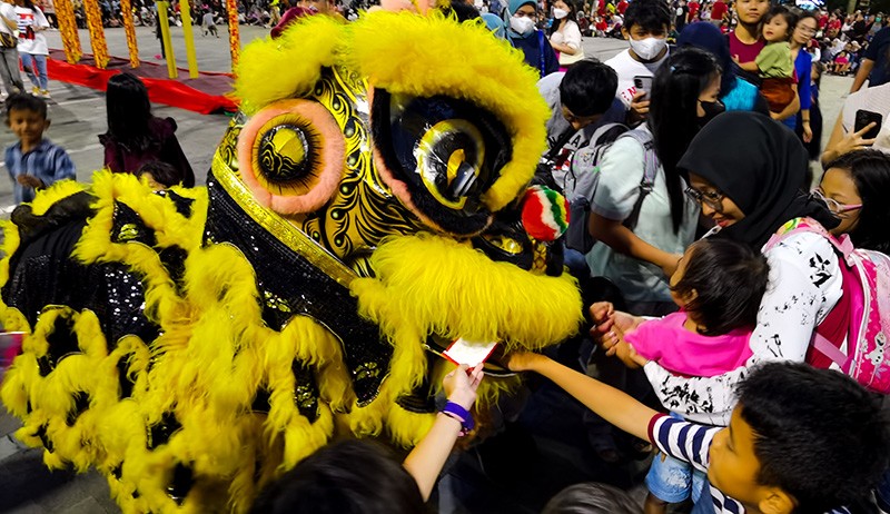 Antusiasme Warga Nonton Aksi Barongsai - Bagian 5