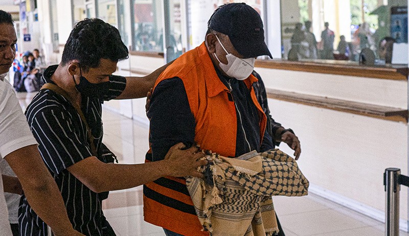 Tampang Mantan Panglima GAM Ditangkap KPK, Tangan Diborgol Ditutup Serban - Bagian 3
