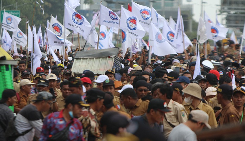 Puluhan Ribu Perangkat Desa Tuntut Perpanjang Jabatan hingga Usia 60 Tahun - Bagian 3