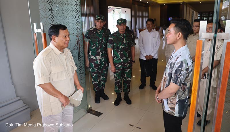 Prabowo Bareng Gibran Serahkan Motor dan Alat Komunikasi ke Babinsa di Solo - Bagian 3