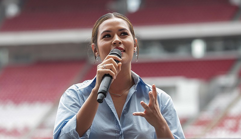 Gaya Raisa Pakai Setelan Jas di Stadion Utama GBK Jelang Konser Tunggal - Bagian 4