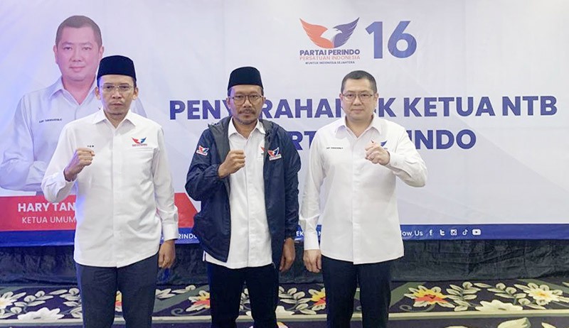 HT Serahkan SK Pengangkatan Ketua NTB Partai Perindo - Bagian 1