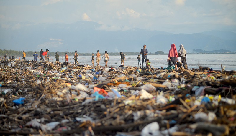 Lautan Sampah Tutupi Keindahan Pantai Pasir Jambak Padang  - Bagian 1
