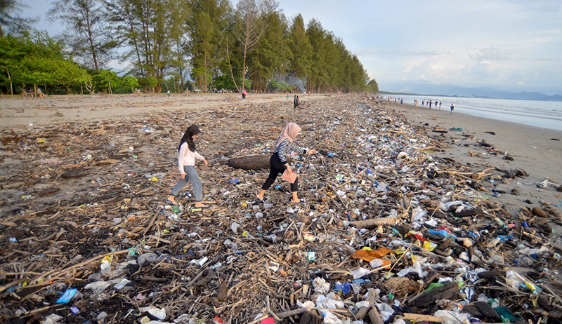 Lautan Sampah Tutupi Keindahan Pantai Pasir Jambak Padang  - Bagian 2