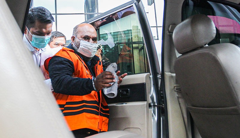 KPK Kembali Periksa Lukas Enembe - Bagian 3