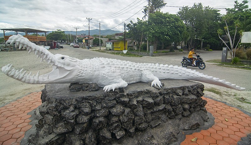 Patung Ini Menandakan Adanya Bahaya Buaya di Teluk Palu - Bagian 2