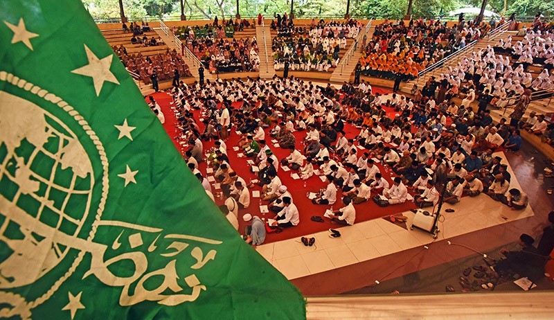 Ulama dan Santri Banten Selawat dan Doa Bersama Peringati 1 Abad NU - Bagian 1
