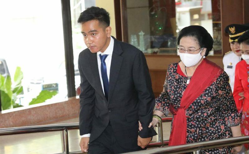  Gibran soal Pembicaraan dengan Megawati: Baca Ekspresi Muka Saya Waktu Digandeng Bu Mega