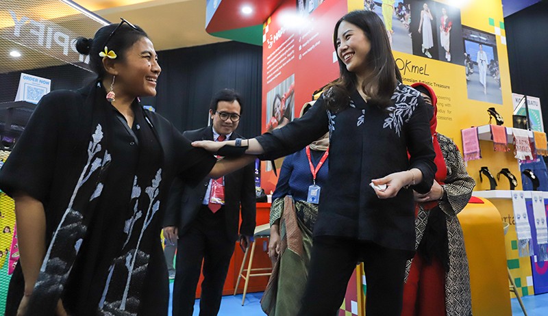 Kunjungi TRAVEX 2023, Wamenparekraf Angela Tanoesoedibjo Bertemu Pelaku Ekonomi Kreatif - Bagian 1