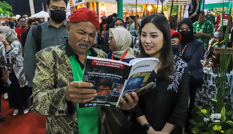 Kunjungi TRAVEX 2023, Wamenparekraf Angela Tanoesoedibjo Bertemu Pelaku Ekonomi Kreatif - Bagian 5