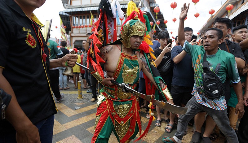 Ritual Tatung Menyucikan Kota Singkawang, Dukun Kerasukan Arwah Leluhur - Bagian 2