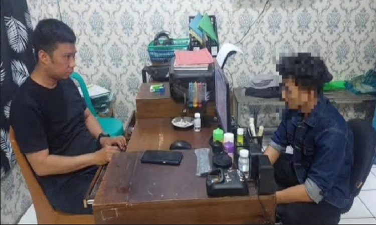 Pengendara Mobil Camry Pelat Merah yang Teribat Kecelakaan Diperiksa Polisi