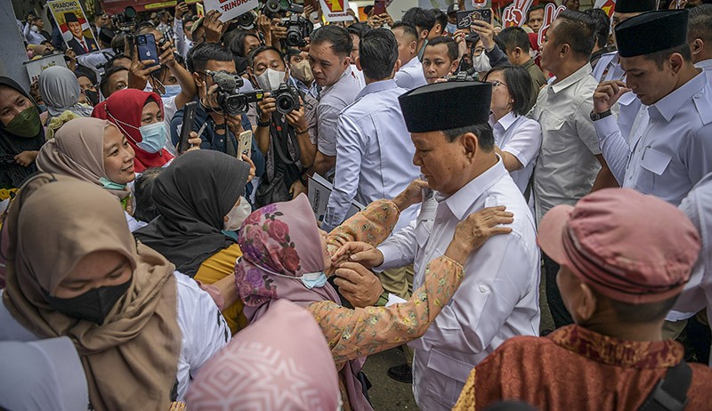 Momen Prabowo Menyapa Warga saat HUT ke-15 Partai Gerindra - Bagian 1