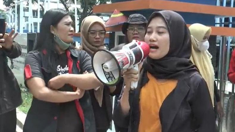 Buruh PT SAI Apparel yang Viral Lawan Perusahaan Demo di Kantor Disnaker Grobogan