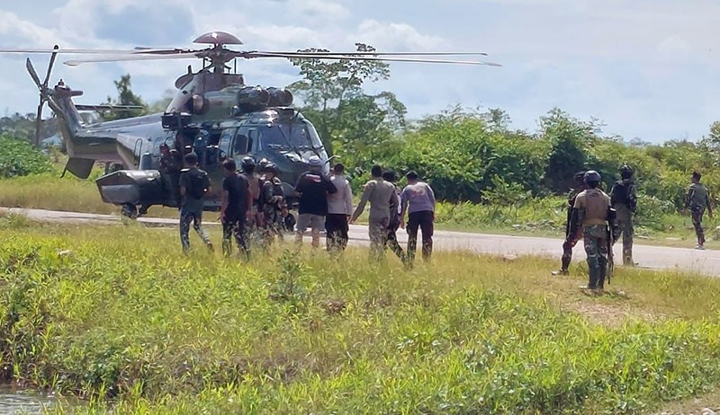 Prajurit TNI-Polri Selamatkan 15 Warga yang Disandera Teroris di Papua Pegunungan - Bagian 1