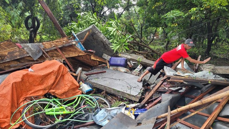 Kronologi Warung dan Bengkel Ambruk Timpa 3 Warga di Situbondo, Korban Satu Keluarga