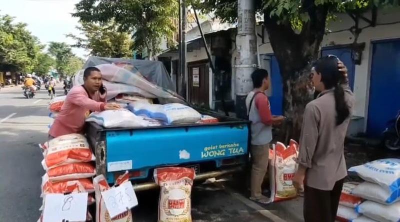 Harga Beras Mahal, Warga Brebes Beralih Konsumsi Beras Oplosan