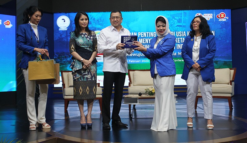 Hary Tanoesoedibjo Jadi Pembicara di Talkshow HUT ke-48 IWAPI  - Bagian 2