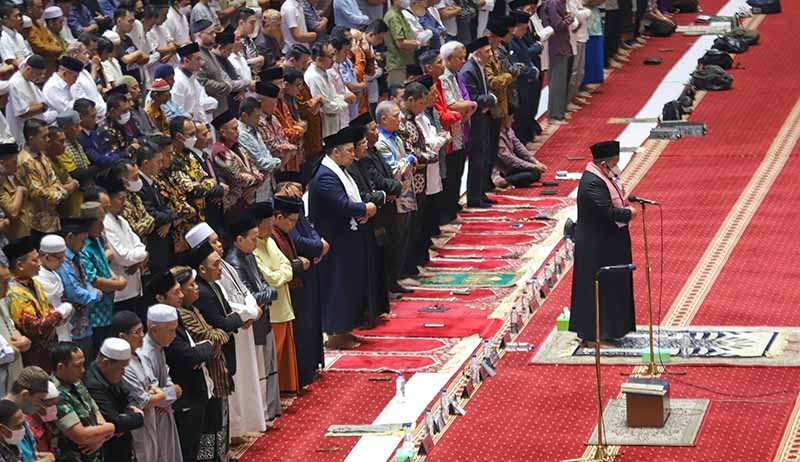 Ribuan Umat Muslim Salat Gaib di Masjid Istiqlal Doakan Korban Gempa Turki-Suriah - Bagian 1