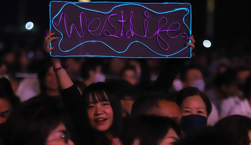 Westlife Ajak Penggemar Bernyanyi, ICE BSD Menggema - Bagian 4