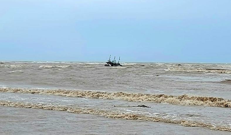  Cuaca Buruk, Perahu Nelayan Tenggelam Dihantam Ombak di Perairan Pemalang