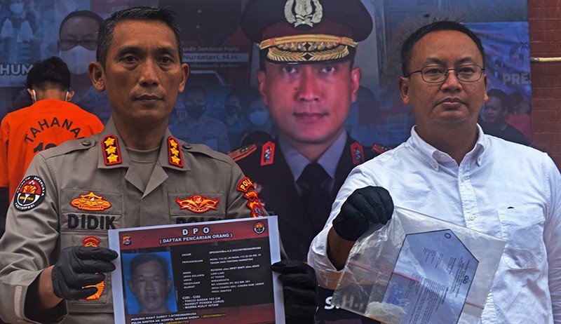 Kurir Narkoba Edarkan Sabu dengan Mobil Dinas Pemerintah, Aparat Desa Buron - Bagian 3
