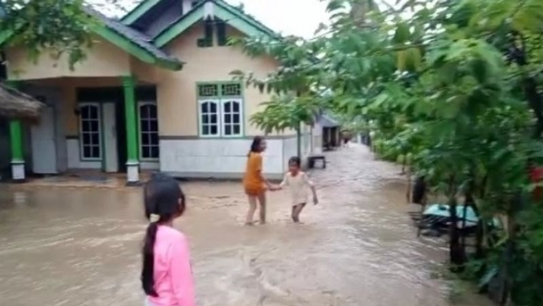 Banjir dan Longsor Hari Ini di Sekotong Lombok Barat, 1 Bocah Tewas 