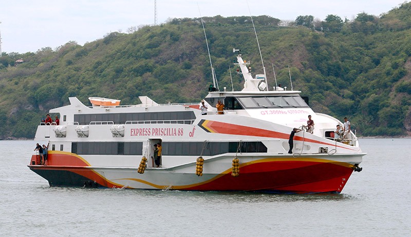 13 Jam Mati, Kapal Cepat Express Pricillia Berhasil Ditarik ke Pelabuhan Gorontalo - Bagian 1