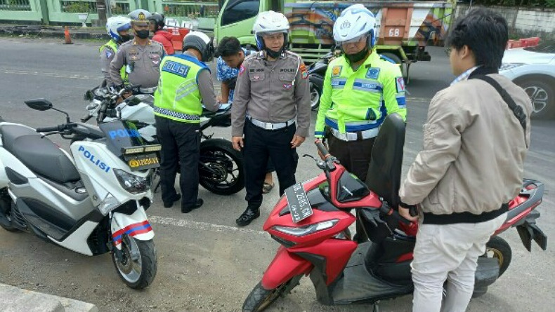 Pengendara Motor di Sulut Masih Abaikan Helm Standar