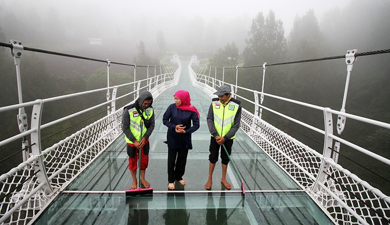 Jembatan Kaca Bromo Sepanjang 120 Meter, Berani Lewat? - Bagian 1