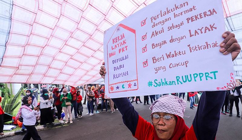 PRT Bentangkan Serbet Raksasa, Tolak Diskriminasi hingga Perbudakan - Bagian 2