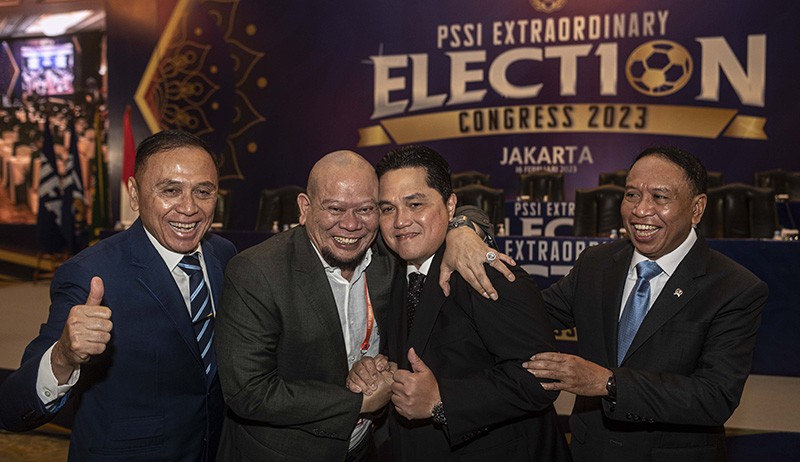 Momen La Nyalla - Erick Thohir Berpelukan saat Pembukaan KLB PSSI - Bagian 1