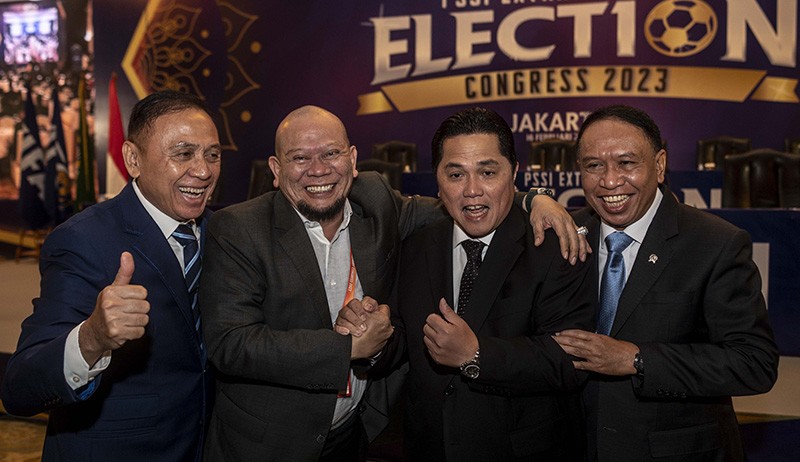 Momen La Nyalla - Erick Thohir Berpelukan saat Pembukaan KLB PSSI - Bagian 3