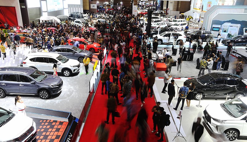 Ribuan Pengunjung Padati Pembukaan Pameran Otomotif IIMS 2023 - Bagian 1