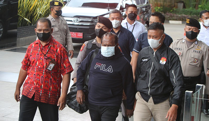 Foto Buronan Kasus Korupsi Ricky Ham Pagawak Dibawa ke KPK - Bagian 1