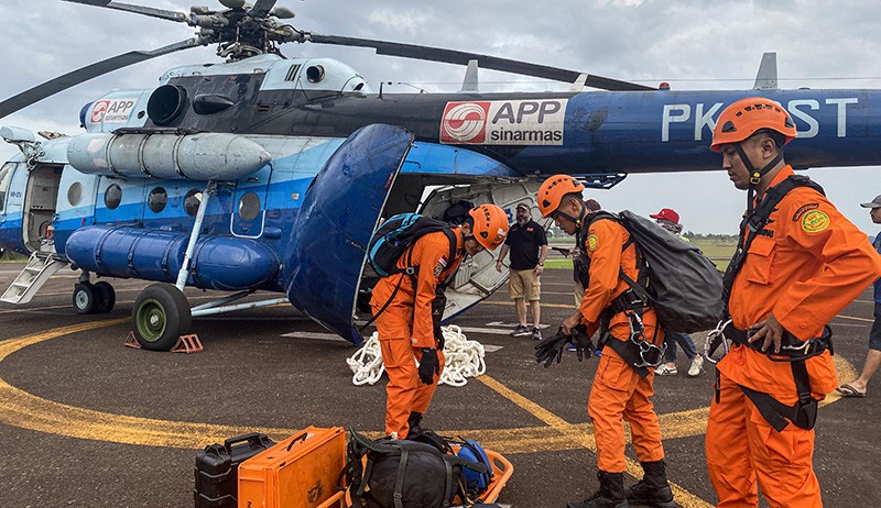 Persiapan Basarnas Evakuasi Penumpang Helikopter Polda Jambi - Bagian 1