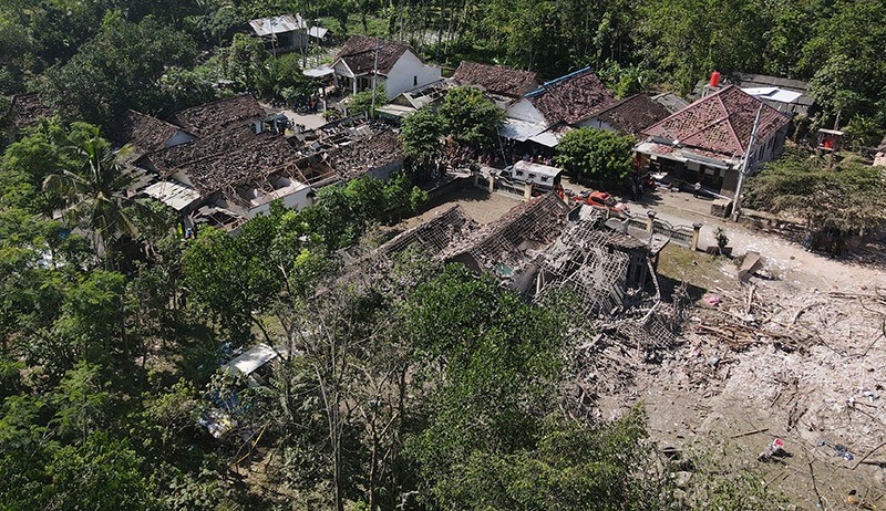 Penampakan dari Udara Dahsyatnya Ledakan di Blitar yang Tewaskan 1 Keluarga - Bagian 4