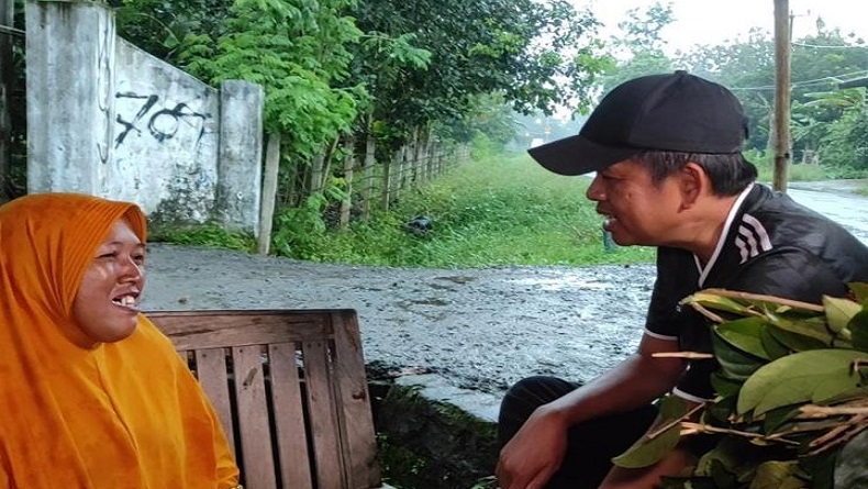 Penjual Rambutan di Indramayu Bikin Dedi Mulyadi Menangis, Ada Apa?