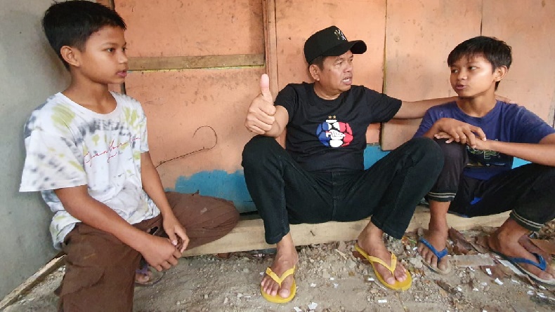 Kisah Kembar Dedi-Dida di Subang Cari Rongsok demi Nafkahi Keluarga