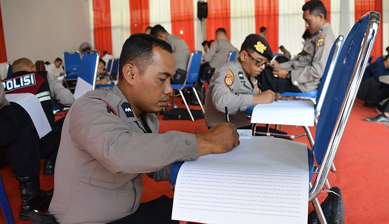 Suasana Tes Psikologi Pinjam Pakai Senjata Api Anggota Polri - Bagian 2