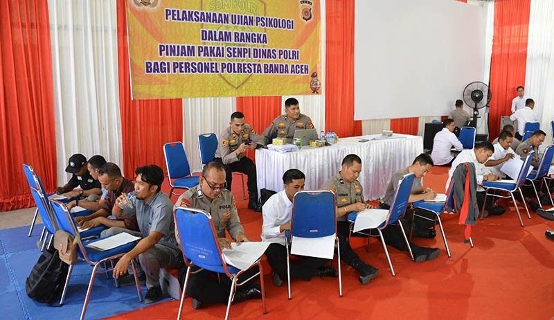 Suasana Tes Psikologi Pinjam Pakai Senjata Api Anggota Polri - Bagian 1