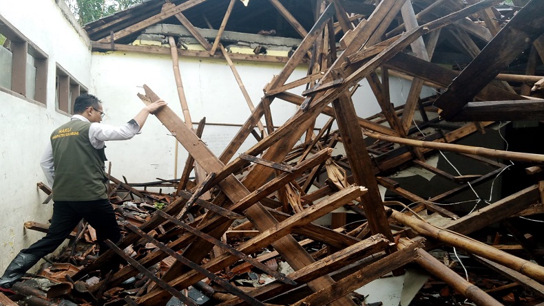 Gempa M4,0 Guncang Sukabumi, Bangunan SDN Gunung Biru Ambruk
