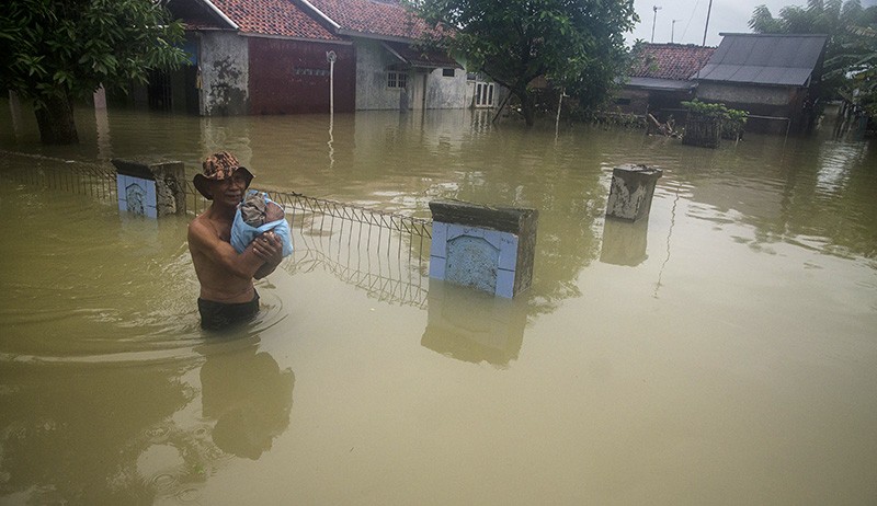 Puluhan Ribu Jiwa Terdampak Banjir di Karawang - Bagian 1