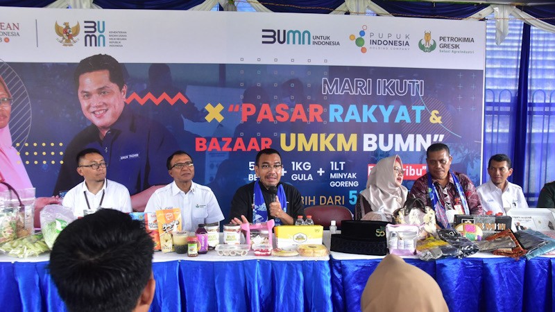 Pastikan Sembako Murah Sampai ke Pelosok Indonesia, Erick Thohir Gelar Pasar Rakyat BUMN di Gresik - Bagian 1