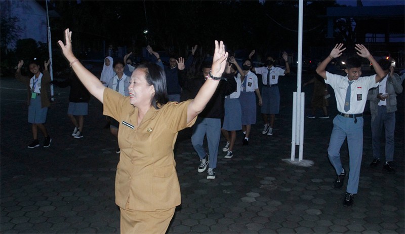 Mundur 30 Menit, Masuk Sekolah di NTT Kini 05.30 Pagi - Bagian 1