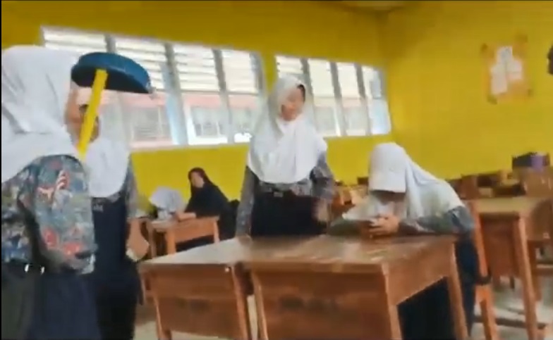 Viral Video Siswi SMP di Maros Jadi Korban Perundungan dalam Kelas